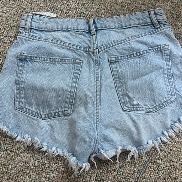 ZARA HI RISE CURVED SHORTS  LIGHT BLUE SZ 4 (27) - Picture 3 of 3